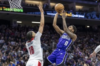 Kyshawn George (à gauche) et les Wizards ont subi dimanche leur 10e défaite d'affilée KEYSTONE/AP/Sara Nevis